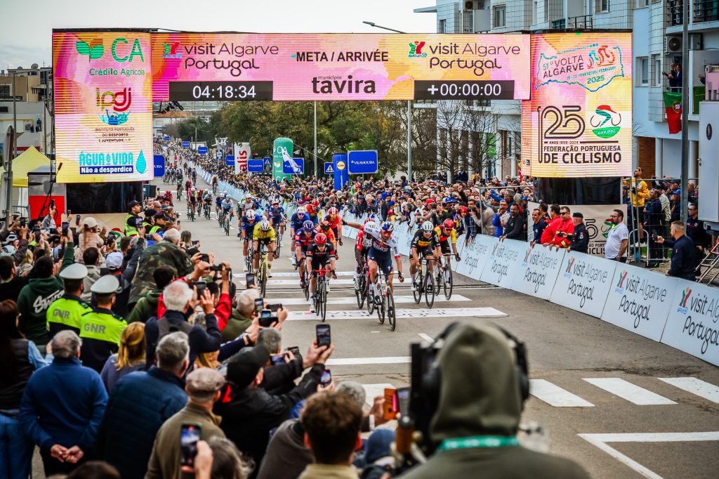 Quilómetro de ouro e final para homens rápidos no arranque da Algarvia