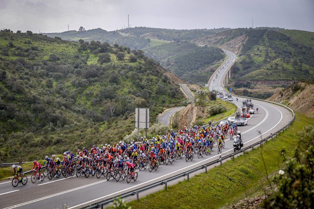 Volta ao Algarve 2026: um percurso exigente para um pelotão de excelência