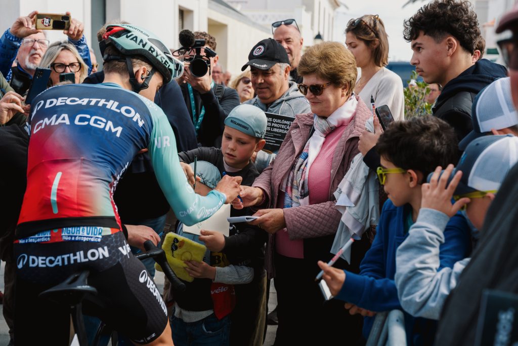 Paul Seixas estreia-se na Volta ao Algarve numa corrida com sabor a casa